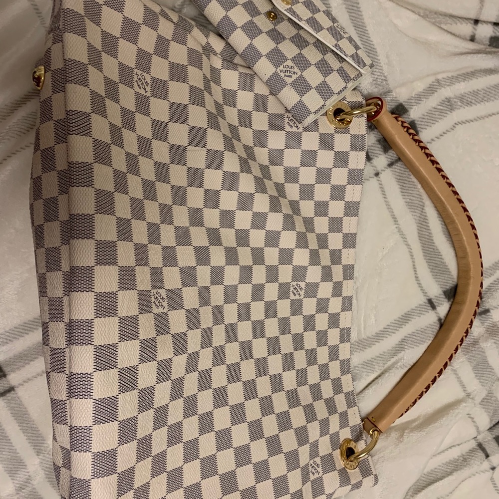 White leather purse and wallet set